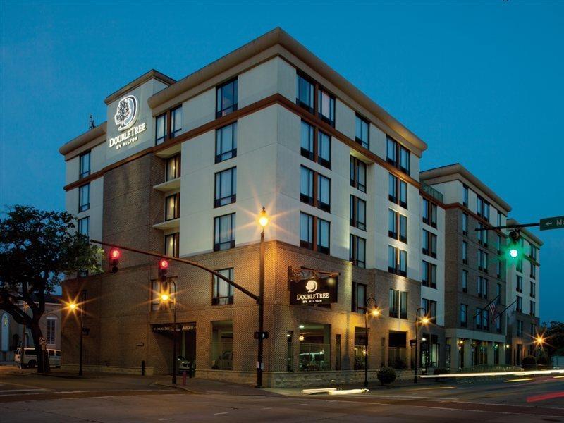 Doubletree By Hilton Historic Savannah Hotel Exterior photo